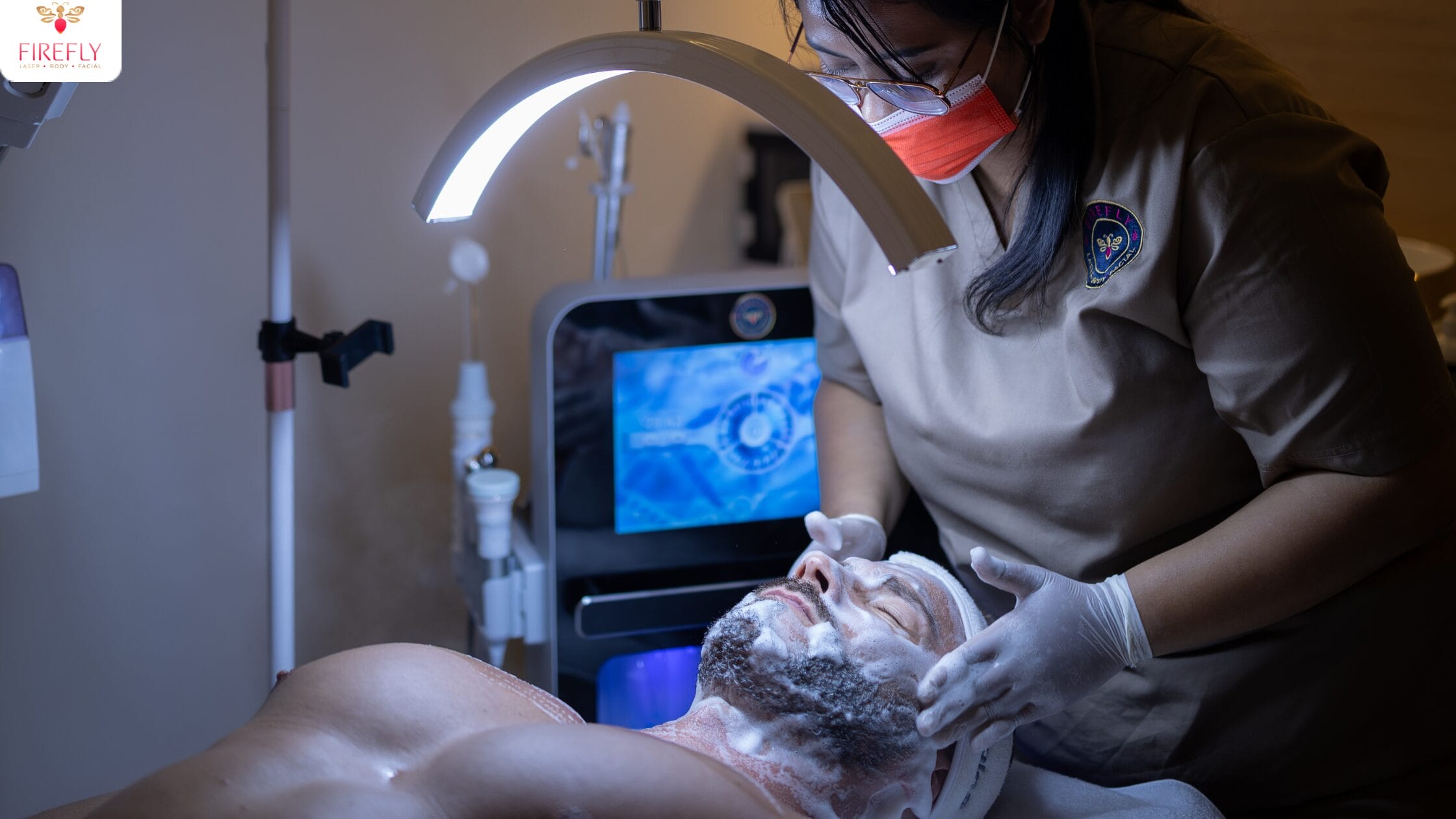 Hydrafacial treatment in Canggu using 11-in-1 machine at Firefly Laser & Aesthetic Boutique.
